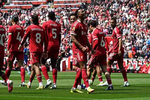 يوفنتوس يسبب أزمة لمدرب ليفربول الجديد
